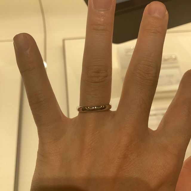 【ラザール ダイヤモンド(LAZARE DIAMOND)の口コミ】 女性の指輪は、ダイヤにこだわっている会社だけあって結婚指輪の小さなダ…