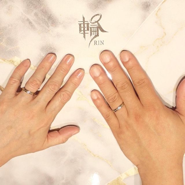 【輪-RIN-の口コミ】 チタン独特の色とゴールドの組み合わせがとても可愛いく
着け心地も スト…