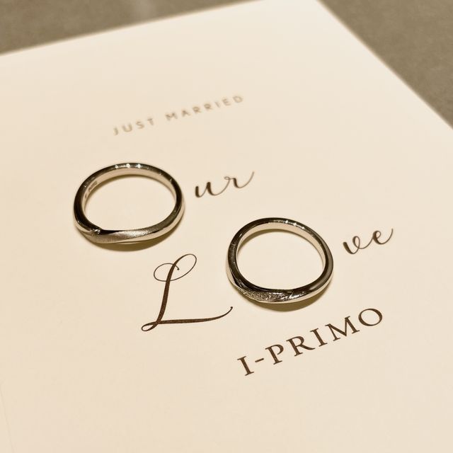 【アイプリモ(I-PRIMO)の口コミ】 7つ並んだダイヤをどの角度からでも見ることができ、デザインに惚れました…