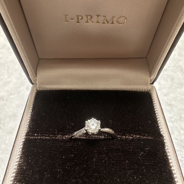 【アイプリモ(I-PRIMO)の口コミ】 シンプルなダイアモンド1つの指輪より一癖ある指輪が良いと思っていました…