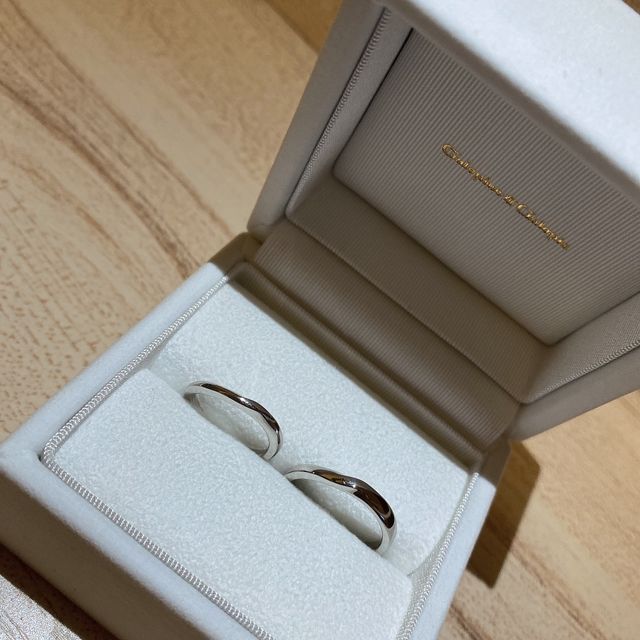 【Galopine & Galopin(ガロピーネガロパン)の口コミ】 エンゲージリングと一緒に付けたかったので、シンプルなマリッジリングを…