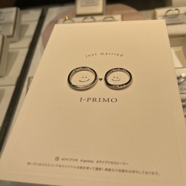 【アイプリモ(I-PRIMO)の口コミ】 接客とデザインと雰囲気です。
指輪選びで価格帯やデザインなどを相談しな…