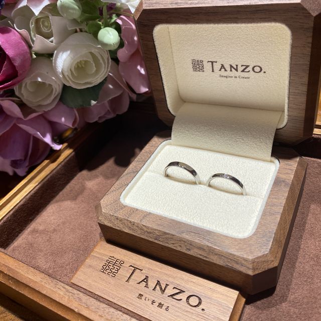 【TANZO.(鍛造指輪)の口コミ】 指輪の太さや質感から装飾まで無限に選べるので迷ってしまったが、自分達…