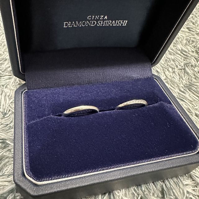 【銀座ダイヤモンドシライシの口コミ】 正面からでなくどこからみてもダイヤモンドが見えるデザインが気にいり、…