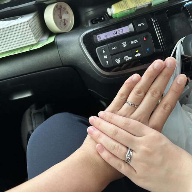 【ラザール ダイヤモンド(LAZARE DIAMOND)の口コミ】 婚約指輪のスィートアイヴィのデザインが気に入り、ラザールの指輪で揃え…