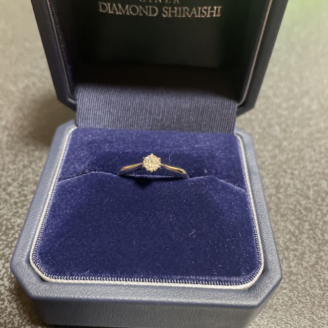 【銀座ダイヤモンドシライシの口コミ】 デザインが良く、指輪が花の形になっており
ダイヤモンドも形、カット、色…