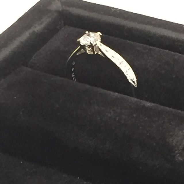 【JEWELRY  KAMATA(ジュエリーかまた)の口コミ】 店員さんの接客で決めました。プロポーズまでの短い期間で2人の記念日の大…