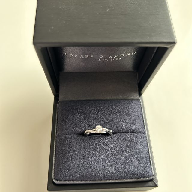 【ラザール ダイヤモンド(LAZARE DIAMOND)の口コミ】 シンプルなダイヤ1粒デザインの指輪がThe婚約指輪という感じはしたのです…