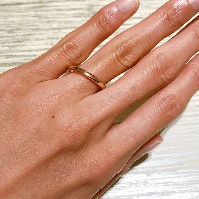 【TRECENTI(トレセンテ)の口コミ】 上面に斜めのラインで入っているメレダイヤモンドが印象的なリング。メレ…