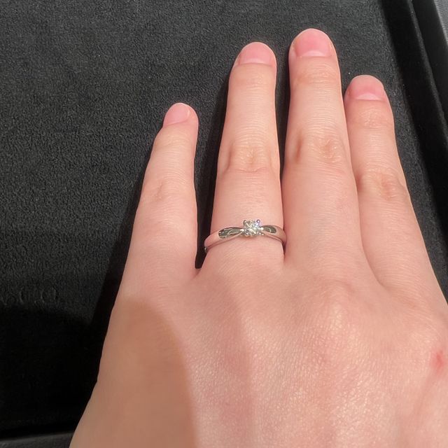 【ティファニー(Tiffany & Co.)の口コミ】 ダイヤの輝きが綺麗で、存在感があり、指も綺麗に見えました。お値段高い…