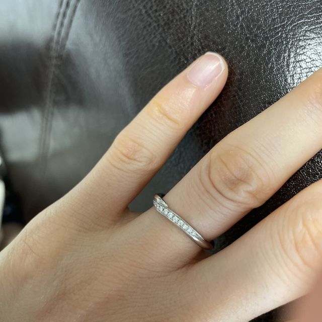 【銀座ダイヤモンドシライシの口コミ】 手の皺や関節が目立つのですが、キラキラしているので、少し皺が気になら…