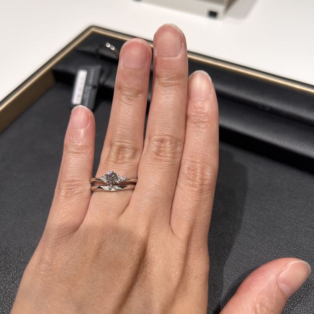 【ラザール ダイヤモンド(LAZARE DIAMOND)の口コミ】 他社とは輝きが違ったこと。
接客が素晴らしかったこと。
価格帯も希望通…