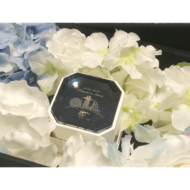 【4℃ BRIDAL(ヨンドシーブライダル)の口コミ】 他の店舗でみさせて頂いた時には、ウェーブラインで、石が小さなデザイン…