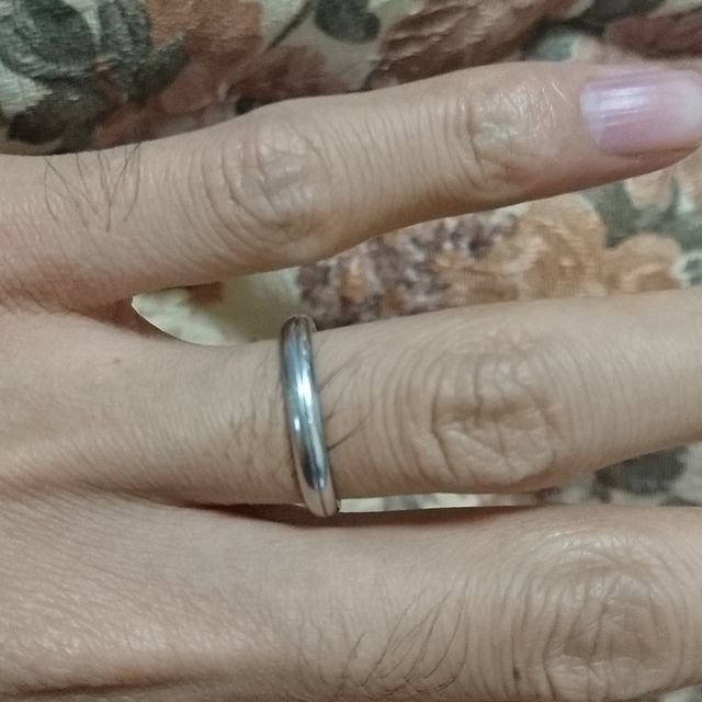 【アイプリモ(I-PRIMO)の口コミ】 奥さんの指輪は、普通につけた場合は豪華な指輪ですが、逆にはめるとシン…