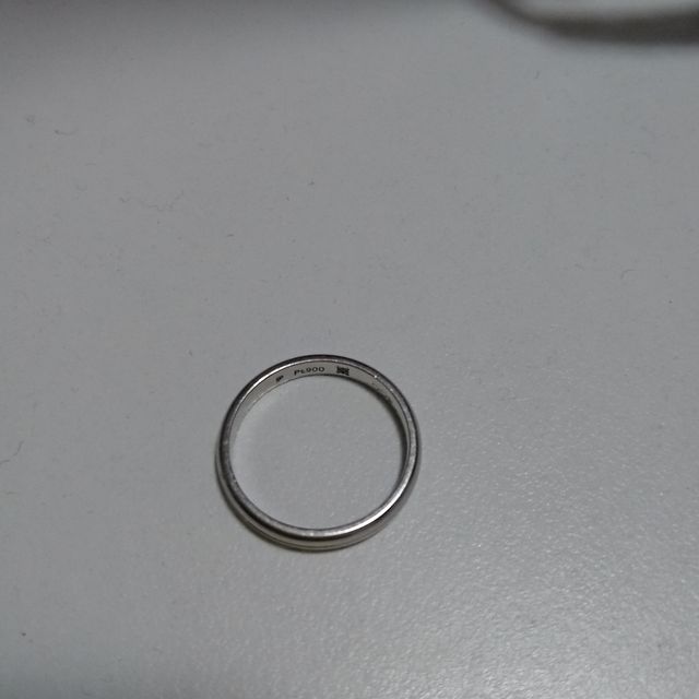 【アイプリモ(I-PRIMO)の口コミ】 奥さんの指輪は、普通につけた場合は豪華な指輪ですが、逆にはめるとシン…