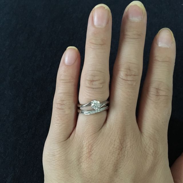 【ENUOVE(イノーヴェ)の口コミ】 ゼクシィで見て一目惚れしました。
一人で店舗で直接見せて頂き、 他にも…