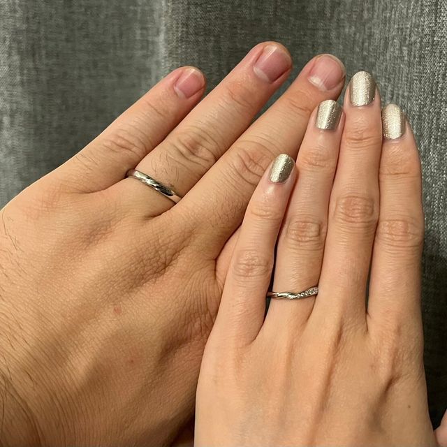 【COLANY(コラニー)の口コミ】 こちらのブランドで婚約指輪を購入したこともあり、結婚指輪も同じブラン…