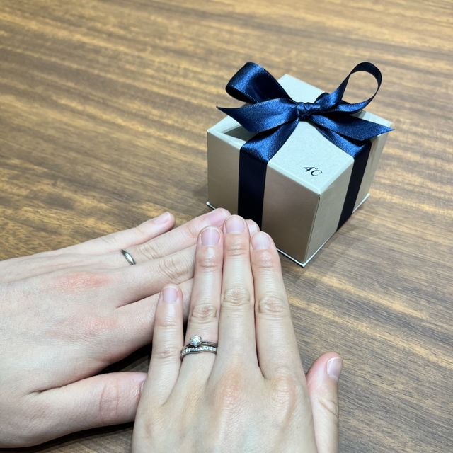 【4℃ BRIDAL(ヨンドシーブライダル)の口コミ】 購入した結婚指輪はとてもエレガントで、石数は多くても目立ちすぎず、品…