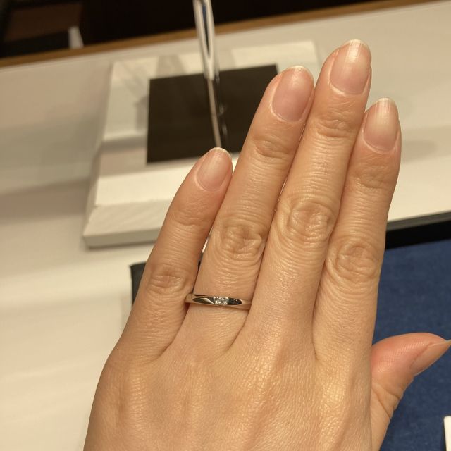 【4℃ BRIDAL(ヨンドシーブライダル)の口コミ】 普通のストレートのリングではなく、表面にひねりが入っていたり、ダイヤ…