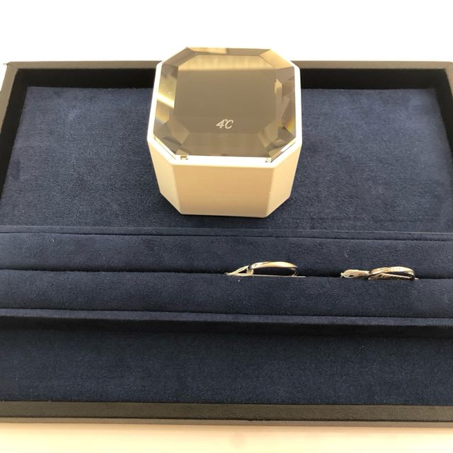 【4℃ BRIDAL(ヨンドシーブライダル)の口コミ】 価格と指輪のデザインが、良かったです。
新郎の指輪は、ホーニング加工が…