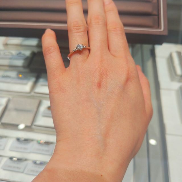 【アイプリモ(I-PRIMO)の口コミ】 指輪のデザインが気になったのがきっかけです。
高額な買い物のためとても…