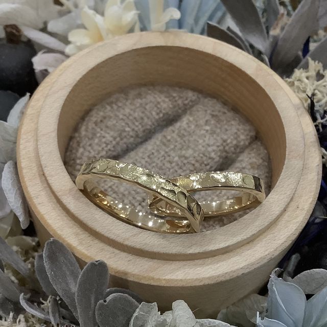 【鎌倉彫金工房の口コミ】 結婚指輪のブランドが特に好みがなく、
結婚指輪を作った友人がいたので、…