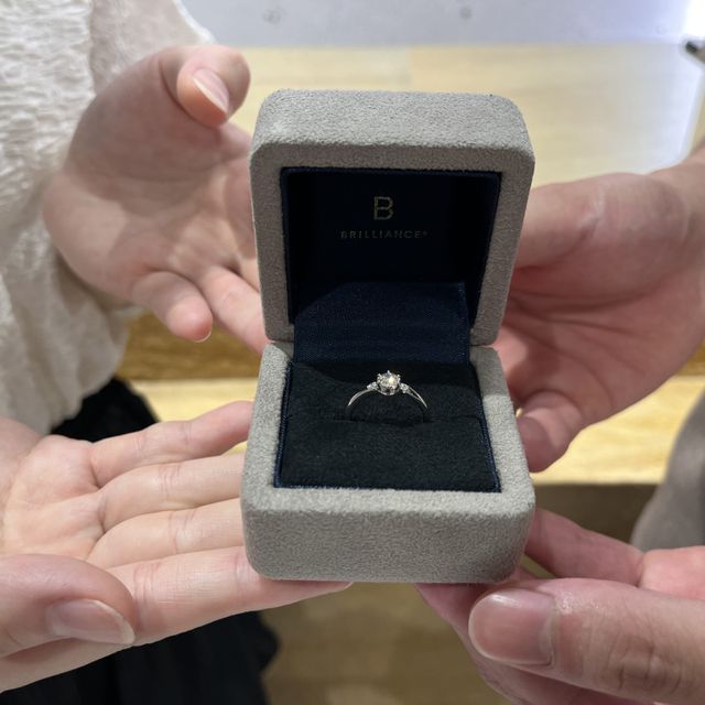 【BRILLIANCE+(ブリリアンスプラス)の口コミ】 ダイヤモンドを先に選び、指輪にするかネックレスにするか、実際店舗で試…