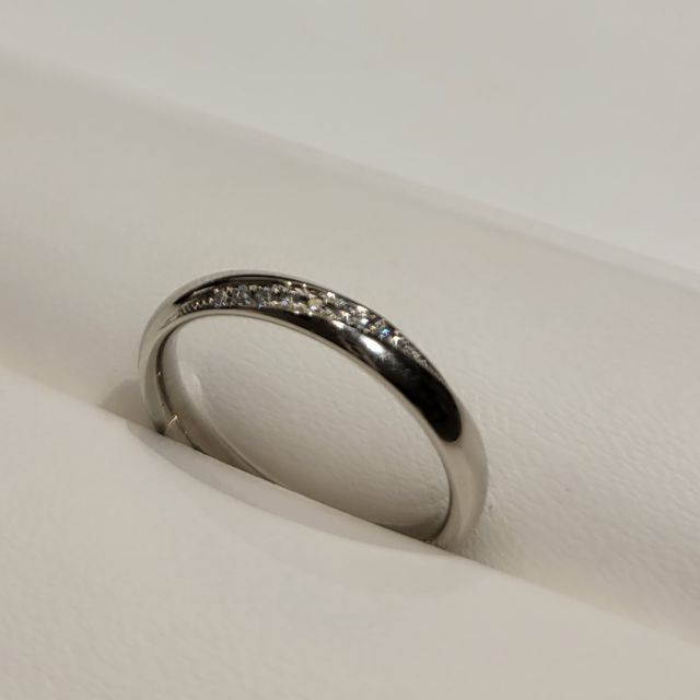 【YUKIZAKI BRIDAL(ユキザキブライダル)の口コミ】 シンプルかつ華やかなデザインで、普段使いもしやすいリングだと思います…