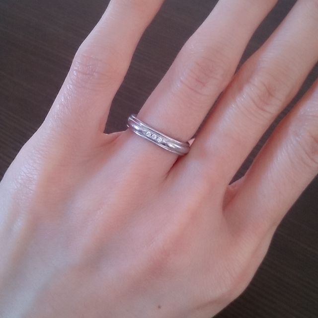 【エクセルコダイヤモンド(EXELCO DIAMOND)の口コミ】 男性のリングも同じデザインなのですが、ダイヤがブラックダイアモンド。…
