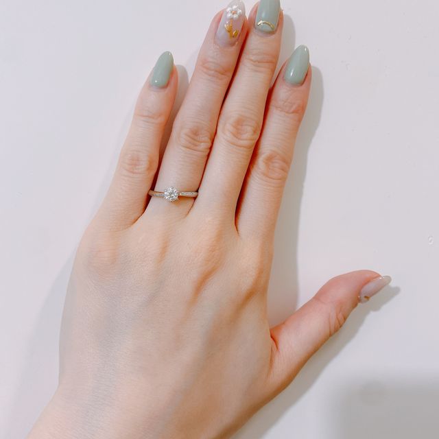 【BRIDGE(ブリッジ)の口コミ】 指がかなり細いため、デザインが浮いてしまう指輪も多かったなか、繊細で…