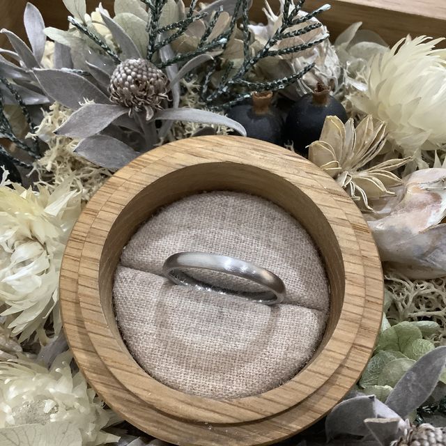 【鎌倉彫金工房の口コミ】 とにかくシンプルなものがよかったからです。
彼へ贈る指輪を作ったのです…