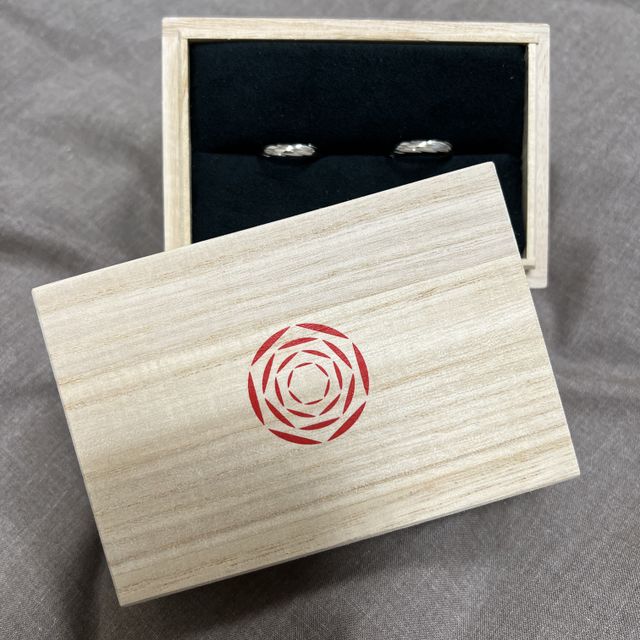 【出雲結(いずもゆい)の口コミ】 デザインはシンプルで出雲のしめ縄モチーフのとか
刻印も出雲らしいマーク…