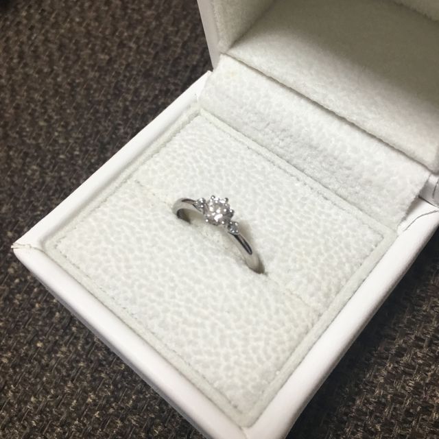 【AFFLUX(アフラックス)の口コミ】 婚約指輪、結婚指輪をつけるならこのデザインと決めていました。理想のも…