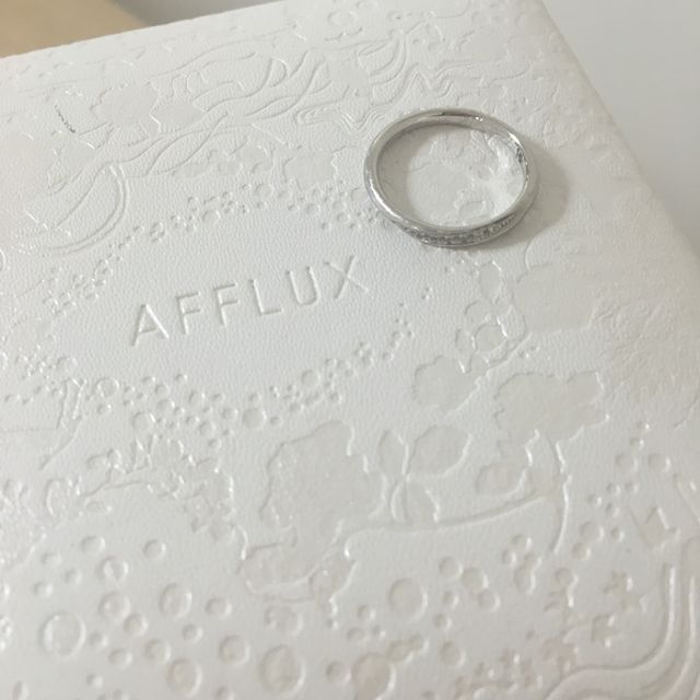 【AFFLUX(アフラックス)の口コミ】 婚約指輪、結婚指輪をつけるならこのデザインと決めていました。理想のも…