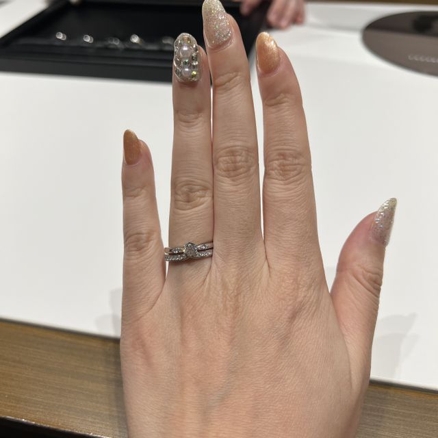 【ラザール ダイヤモンド(LAZARE DIAMOND)の口コミ】 シンプルなものよりダイヤモンドがたくさん入っている指輪を探していて一…