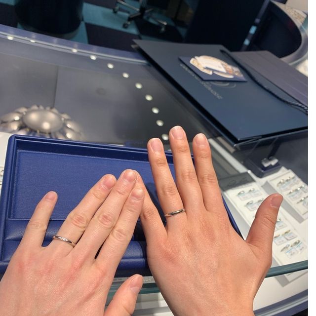 【銀座ダイヤモンドシライシの口コミ】 結婚指輪を決めるにあたってたくさんのお店に見に行きました。わたしたち…