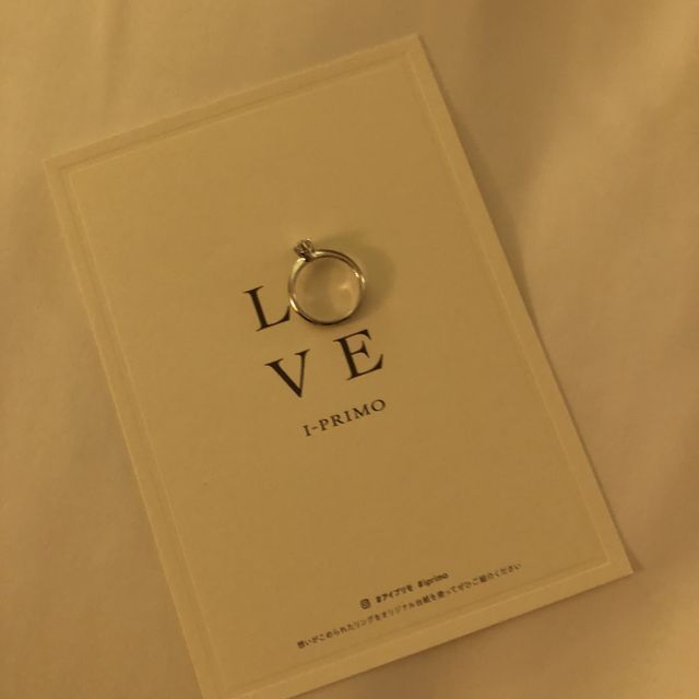 【アイプリモ(I-PRIMO)の口コミ】 まずはダイヤモンドの品質にこだわりました。そのうえで彼女の好みのシン…