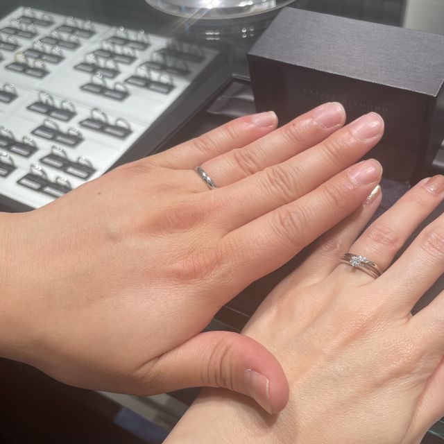 【ラザール ダイヤモンド(LAZARE DIAMOND)の口コミ】 シンプルなデザインを探していてインターネットなどでもいろいろ見てお店…