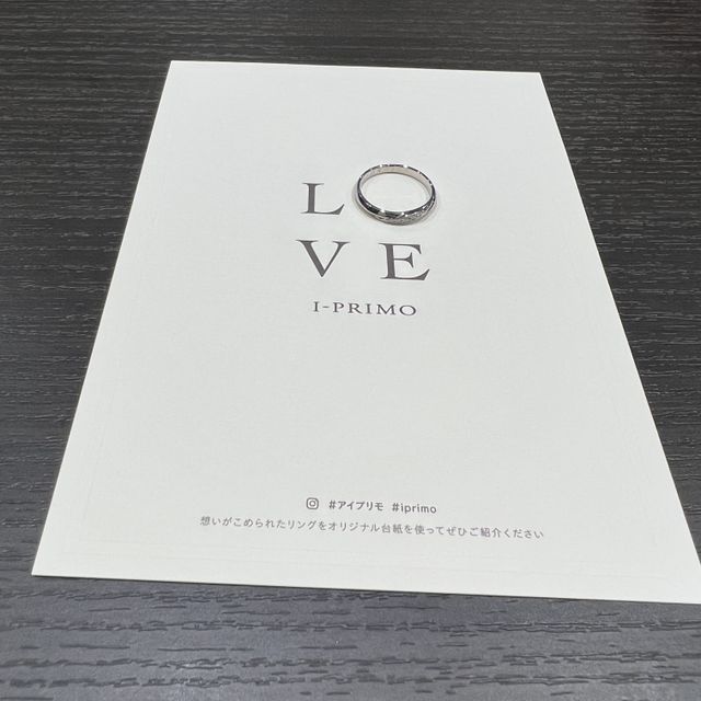 【アイプリモ(I-PRIMO)の口コミ】 ウェーブでダイヤモンドが斜めに入っているデザインが気に入りました。3石…