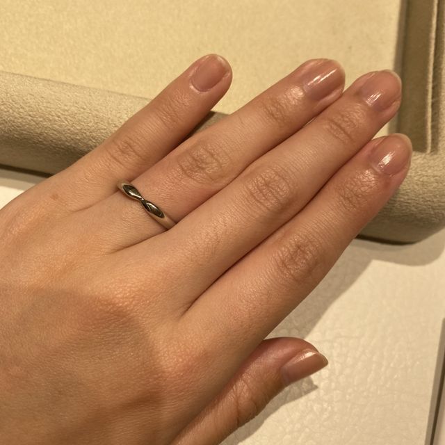 【和光ブライダルブティックギンザの口コミ】 シンプルで高級感のあるデザインに惹かれました。ダイヤ無しの指輪を探し…