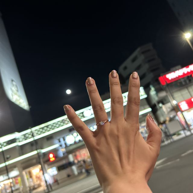 【ケイウノ ブライダル(K.UNO BRIDAL)の口コミ】 正面だけでなく上下から見てもデザイン性が高いこと、手の形に合った事。…