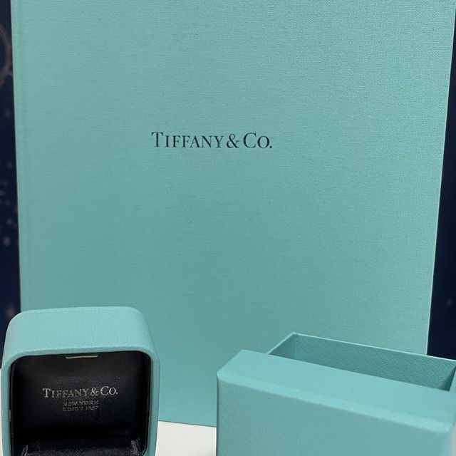 【ティファニー(Tiffany & Co.)の口コミ】 ダイヤが大きく綺麗なシルエットだったからです。
ただのストレートではな…