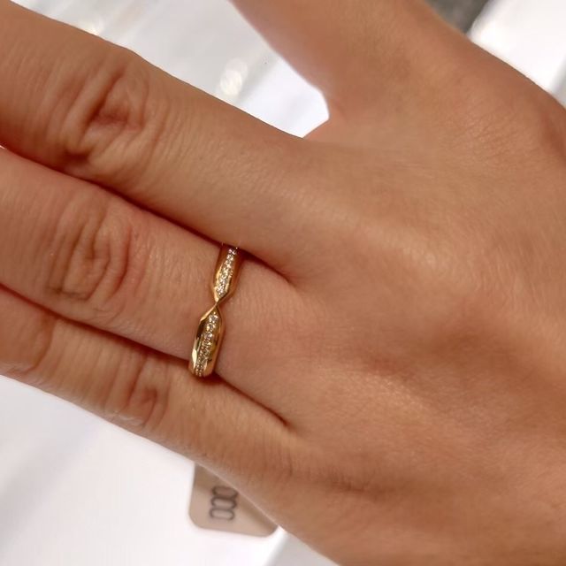 【ティファニー(Tiffany & Co.)の口コミ】 他のブランドでは中々ないデザインなのが魅力的です。
ダイヤモンドも指輪…