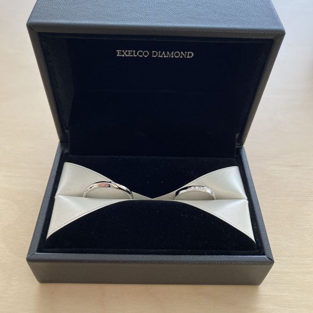【エクセルコダイヤモンド(EXELCO DIAMOND)の口コミ】 シンプルで合わせやすい形と色にしました。いろいろとデザインのあるもの…