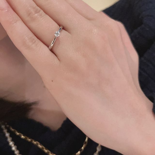 【CRAFY(クラフィ)の口コミ】 サプライズで作ったので指輪のデザインはシンプルかつ綺麗でつけやすいも…