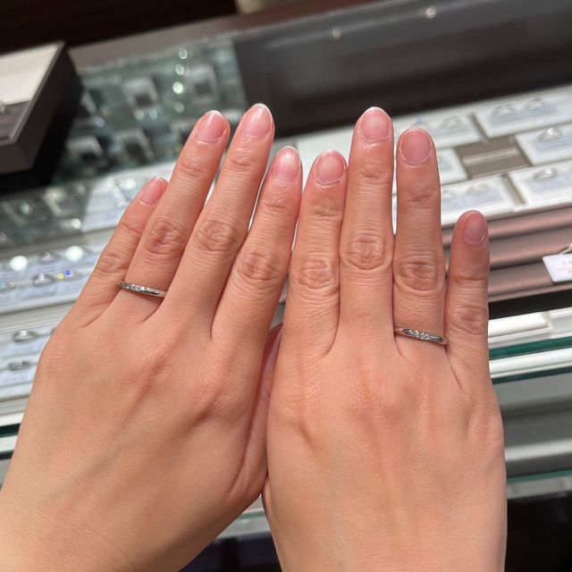 【アイプリモ(I-PRIMO)の口コミ】 ストレートのデザインで、右上がりにダイヤモンドがずらっと並んでいるタ…