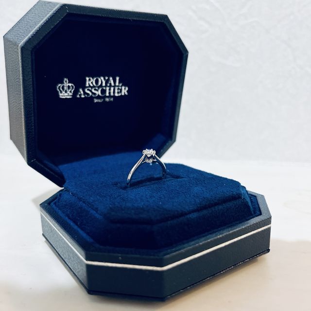 【ROYAL ASSCHER(ロイヤル・アッシャー)の口コミ】 ブランドの本拠地に所縁あり、ロイヤルアッシャーで選ぼうと決めていまし…