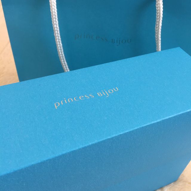 【Princess Bijou(プリンセス・ビジュー)の口コミ】 とにかく華奢な指輪を探し、ラインストーンが入った指輪や一粒ダイヤの指…