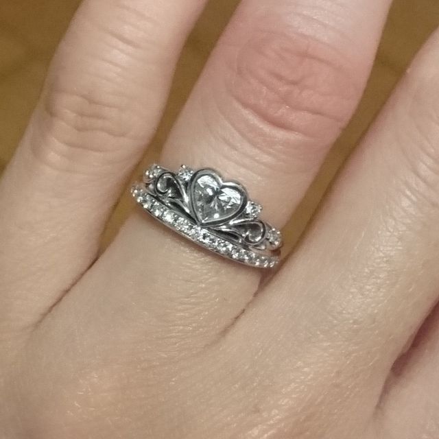 【ケイウノ ブライダル(K.UNO BRIDAL)の口コミ】 10代の頃にウェディング雑誌を見ていてこの指輪に一目惚れし、将来婚約指…