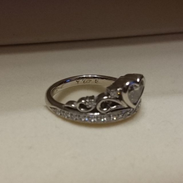 【ケイウノ ブライダル(K.UNO BRIDAL)の口コミ】 10代の頃にウェディング雑誌を見ていてこの指輪に一目惚れし、将来婚約指…